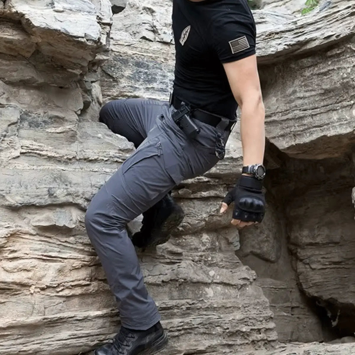 Battle-Ready Tactical Trousers with Free Belt – Gear Up for Adventure!